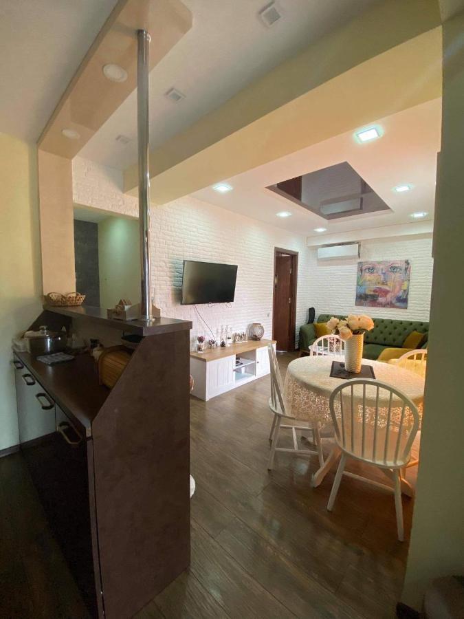 Апартаменты Apartament Victoria Тбилиси Экстерьер фото